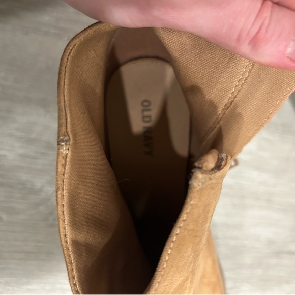 Old Navy Tan Faux Suede Ankle Block Heel Round Toe Booties Women’s Size 8 - Picture 8 of 9